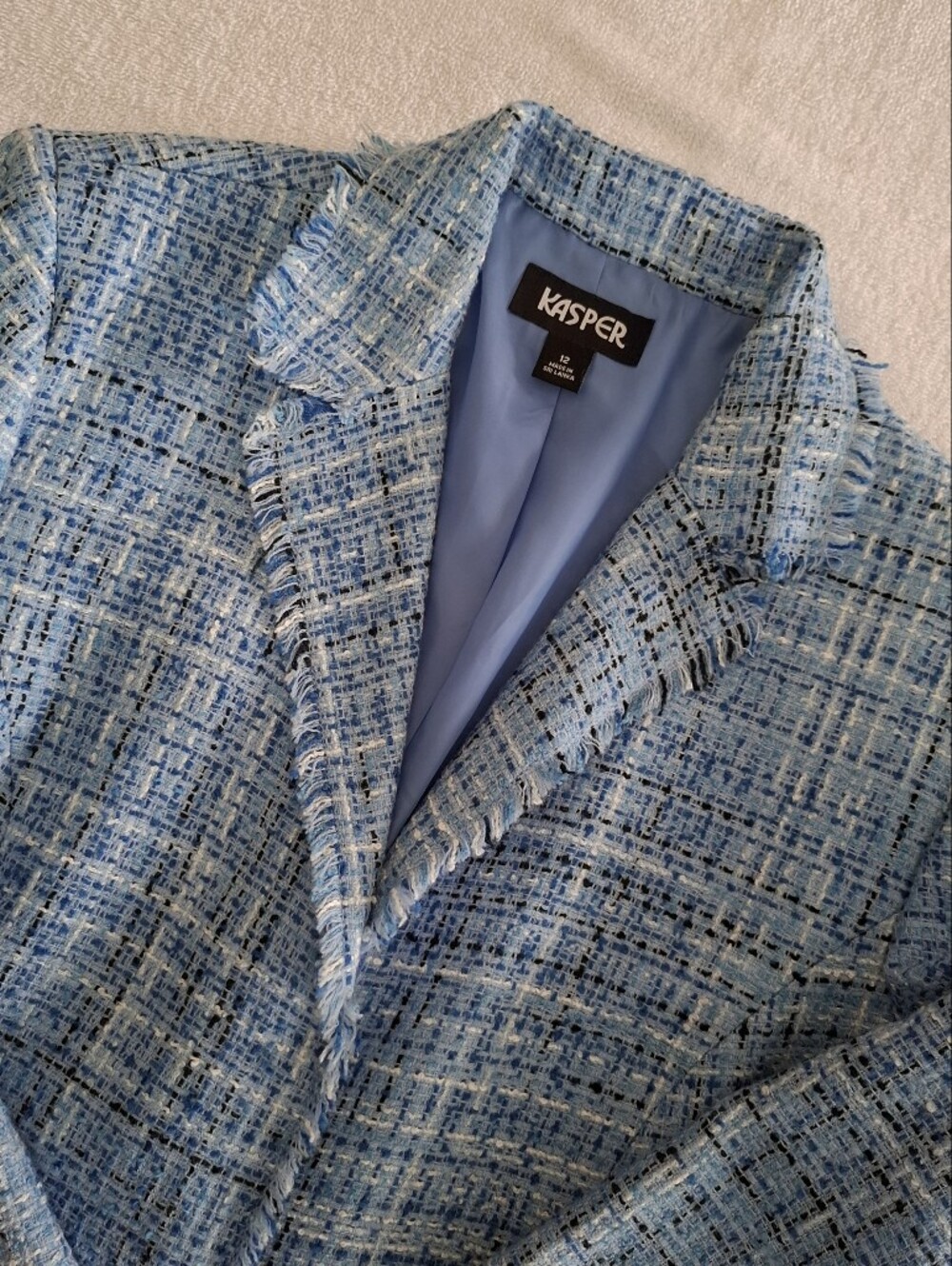 Kasper Women's Light Blue Tweed Cropped  Blazer Fringe Trim Size 12 Lined